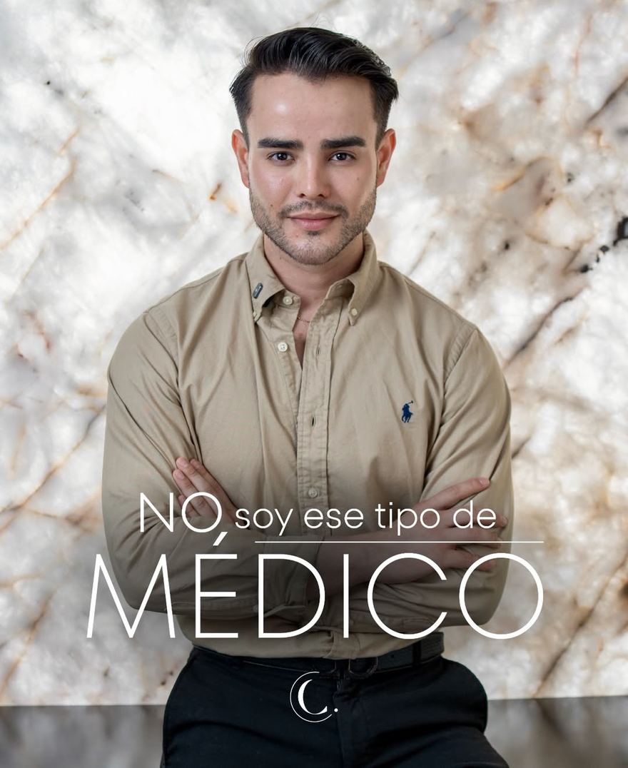 Dr. Néstor Cáceres en Clínica Cáceres