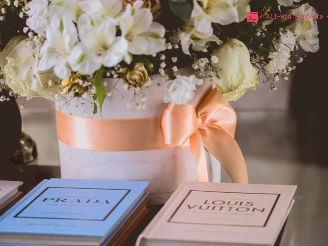 Arreglo de flores y libros en la sala de espera